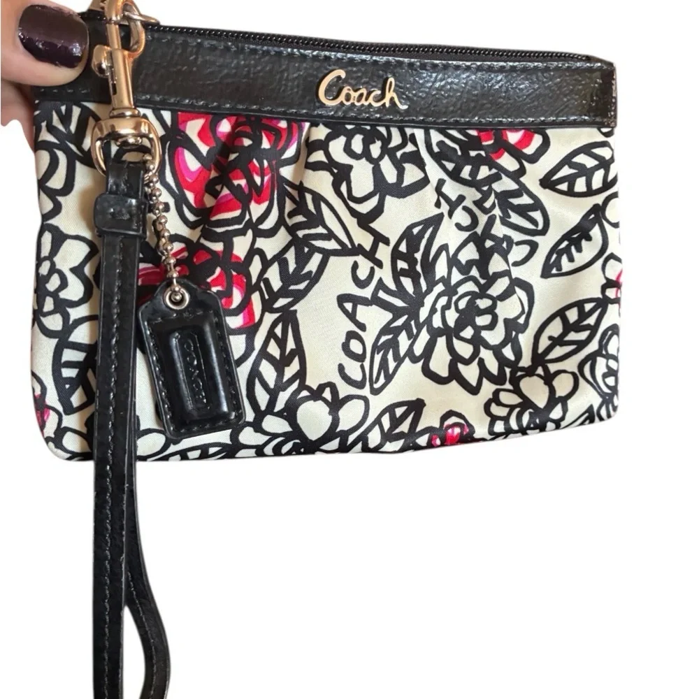 COACH Poppy Wristlet